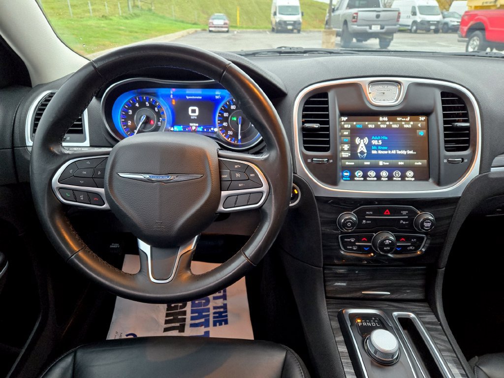 Used 2022 Chrysler 300 Touring L AWD/4WD image 17