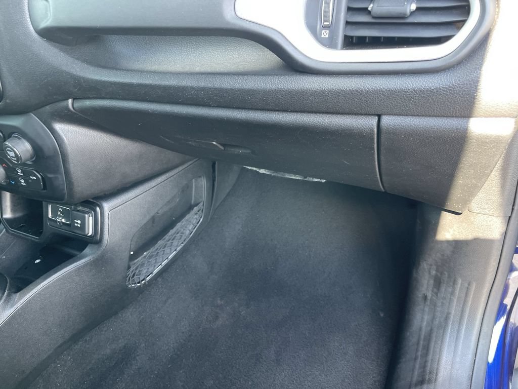 Used 2019 Jeep Renegade Latitude FWD image 32