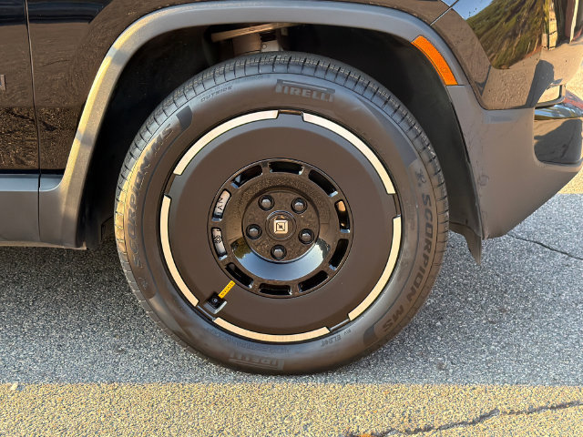 Used 2025 Rivian R1T Adventure Dual AWD/4WD image 14