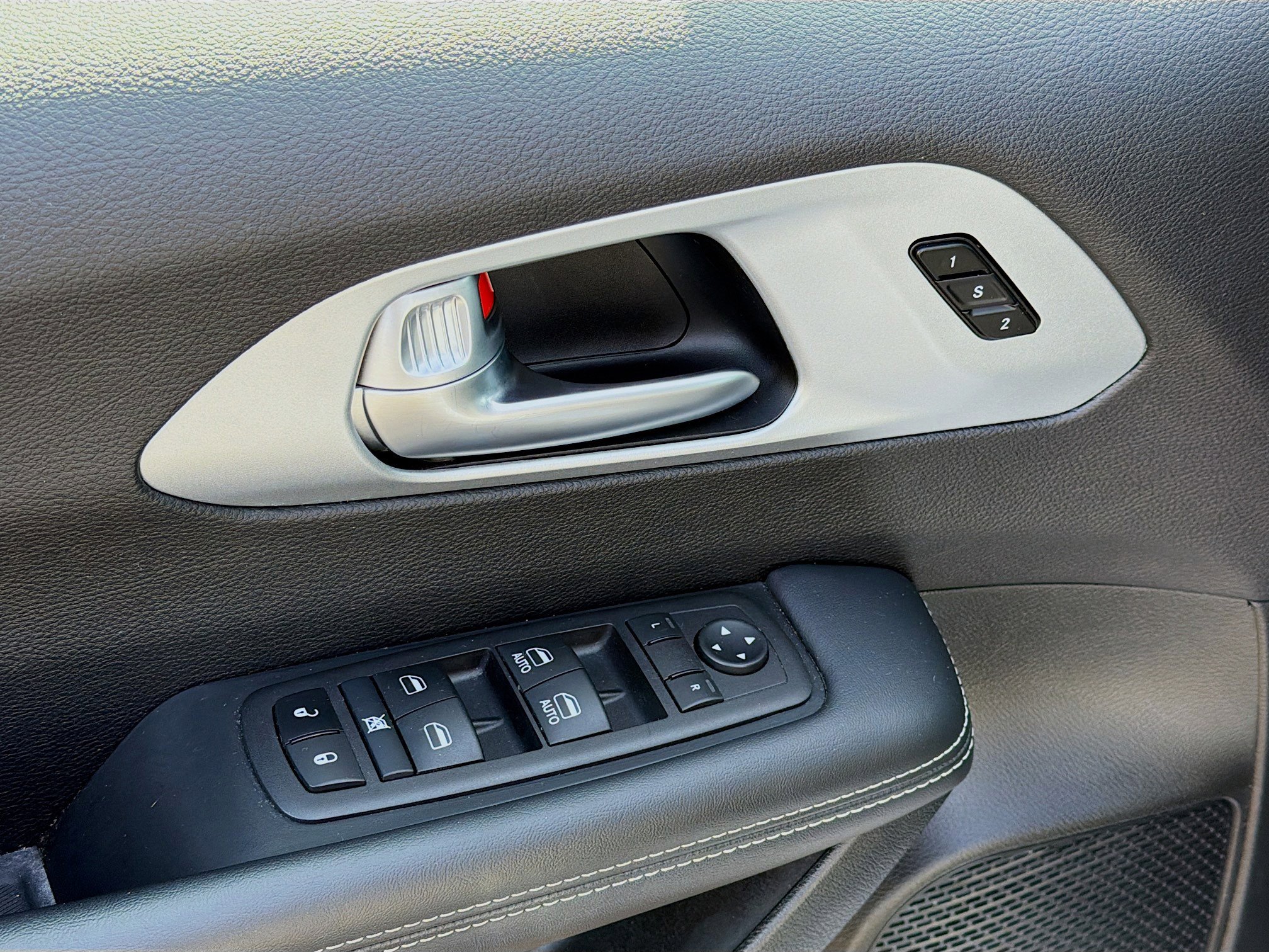 Used 2024 Chrysler Pacifica Limited image 24