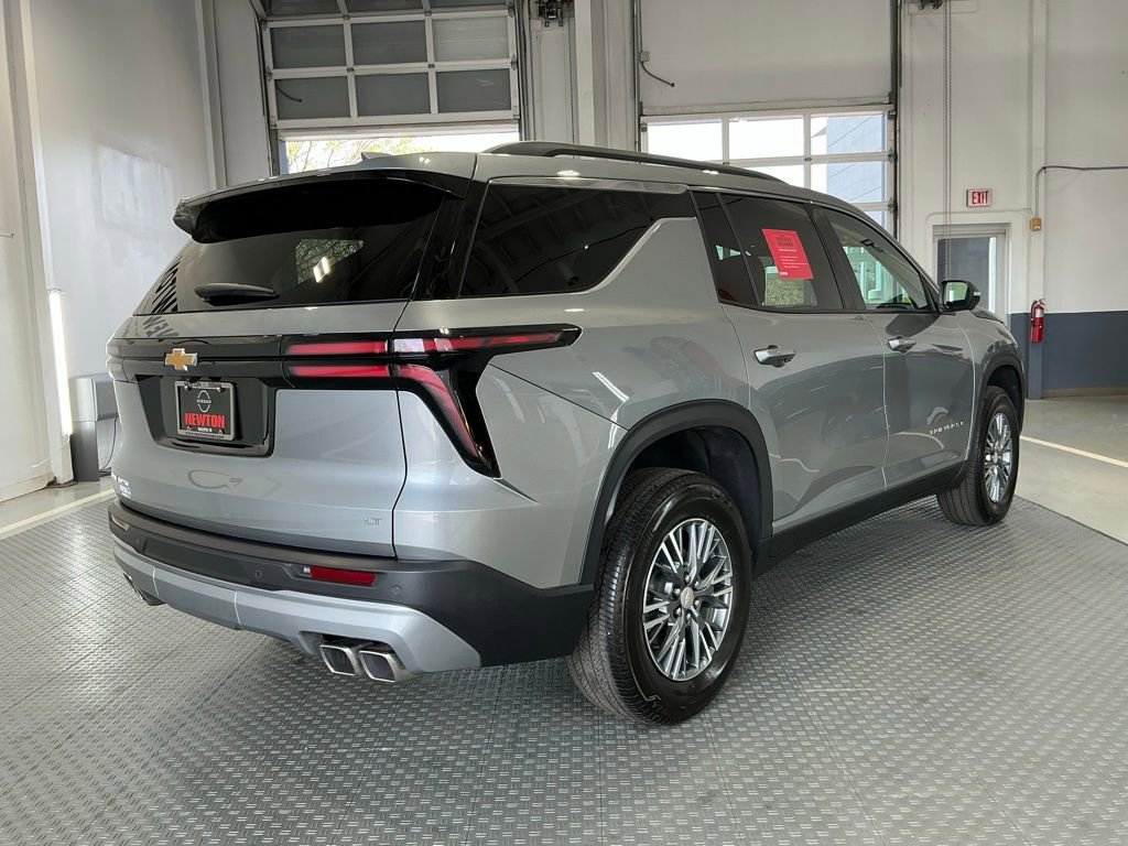 Used 2024 Chevrolet Traverse LT image 34