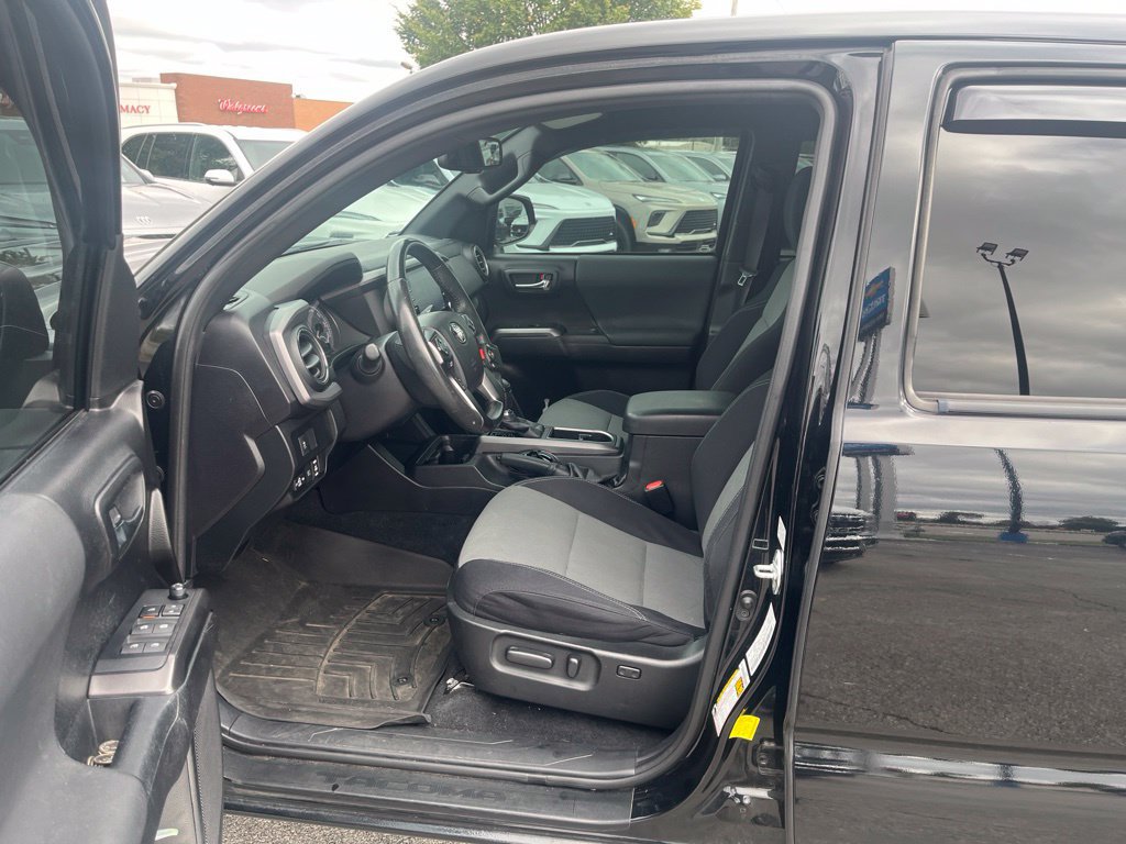 Used 2021 Toyota Tacoma TRD Sport w/ Technology Package AWD/4WD image 6