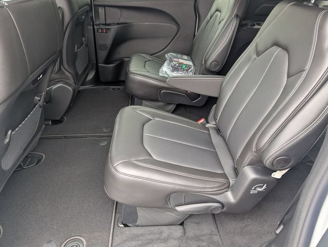 New 2027 Chrysler Pacifica Select FWD image 23