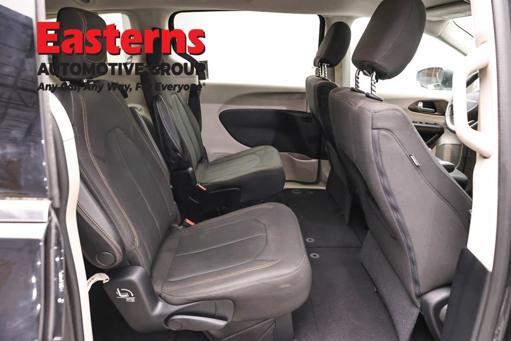 Used 2017 Chrysler Pacifica LX w/ Tire & Wheel Group FWD image 21
