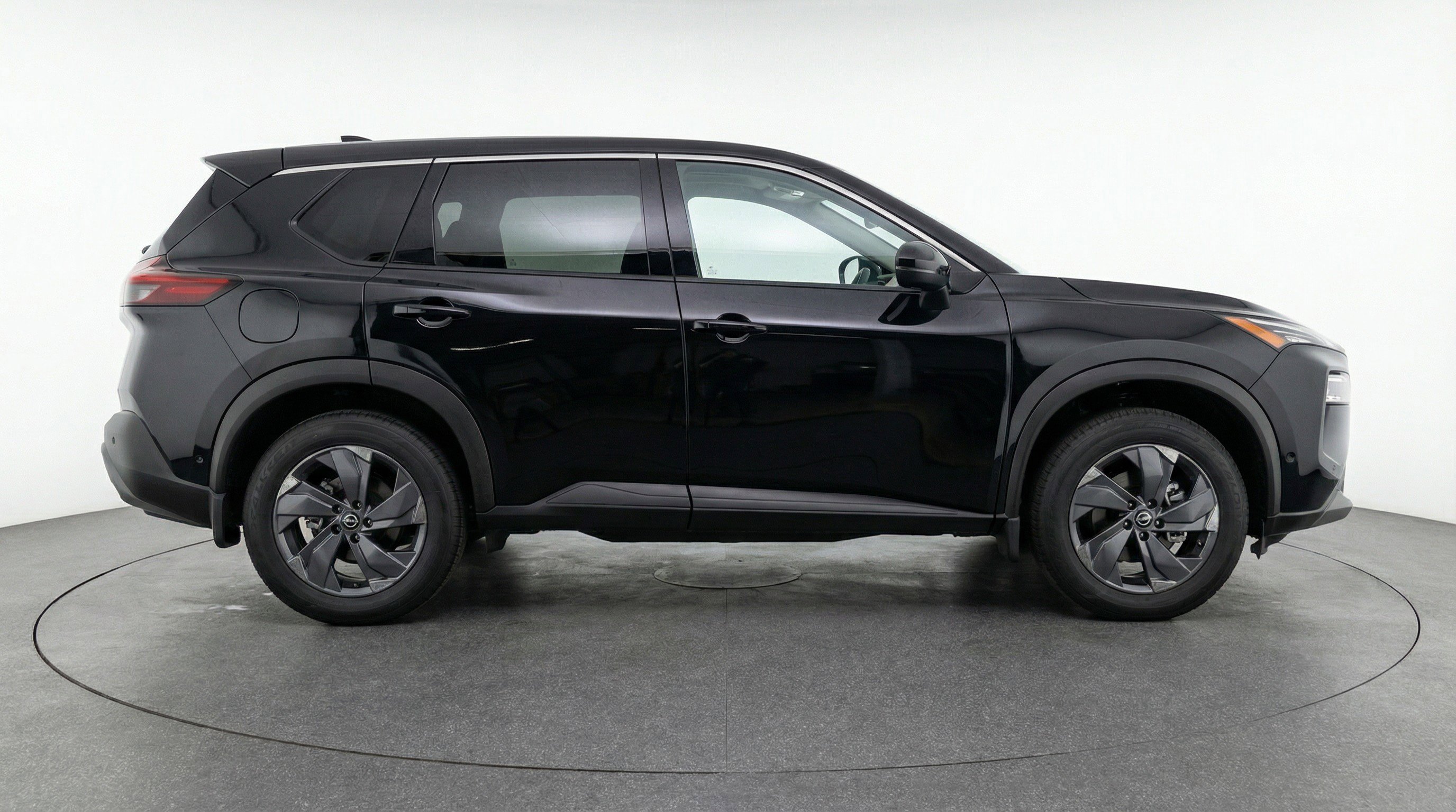 Used 2025 Nissan Rogue SV image 11