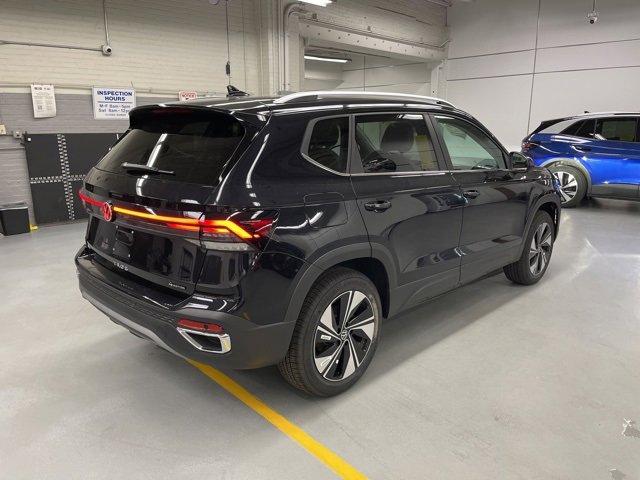 New 2026 Volkswagen Taos SE image 4