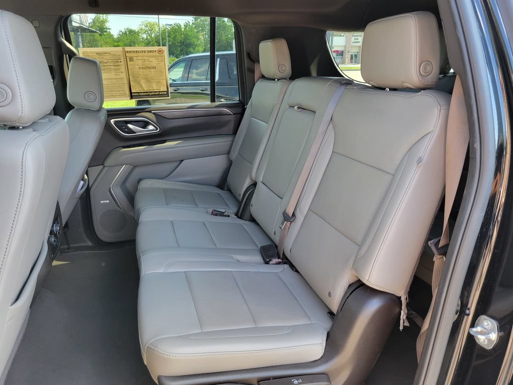 Used 2024 Chevrolet Suburban LT RWD image 15
