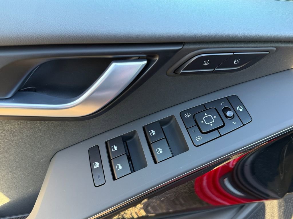 New 2025 Kia Niro SX Touring image 11