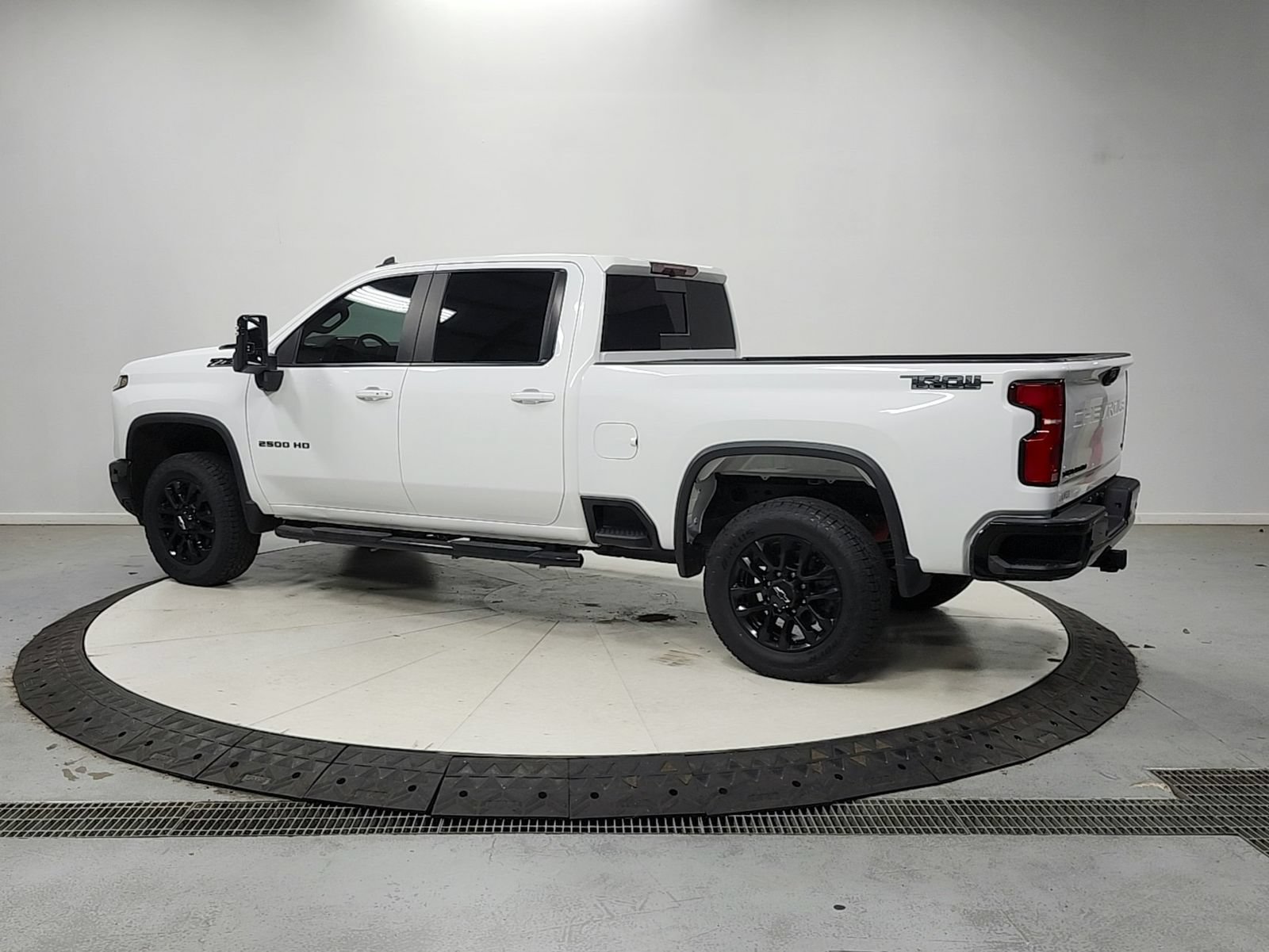 Used 2025 Chevrolet Silverado 2500 LT w/ Trail Boss Package AWD/4WD image 6