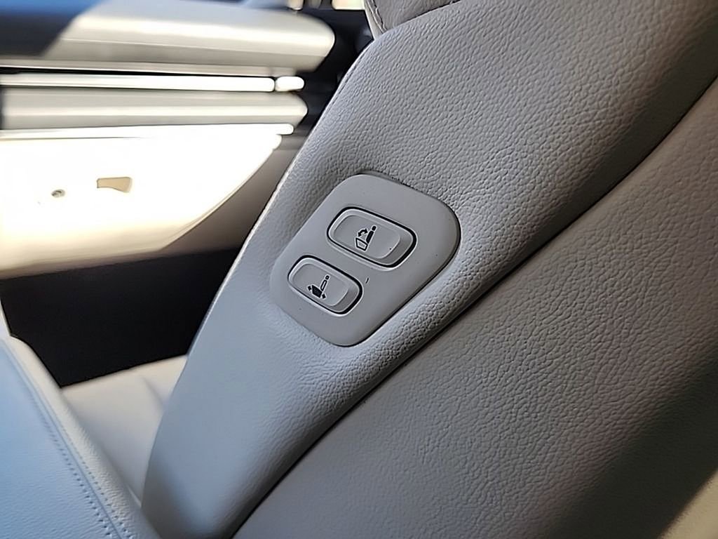 Used 2023 Genesis GV80 2.5T w/ Prestige Package image 27