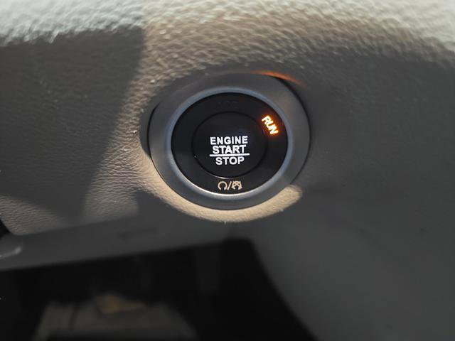 Used 2020 Chrysler Pacifica Touring-L w/ Advanced Safetytec Group FWD image 17