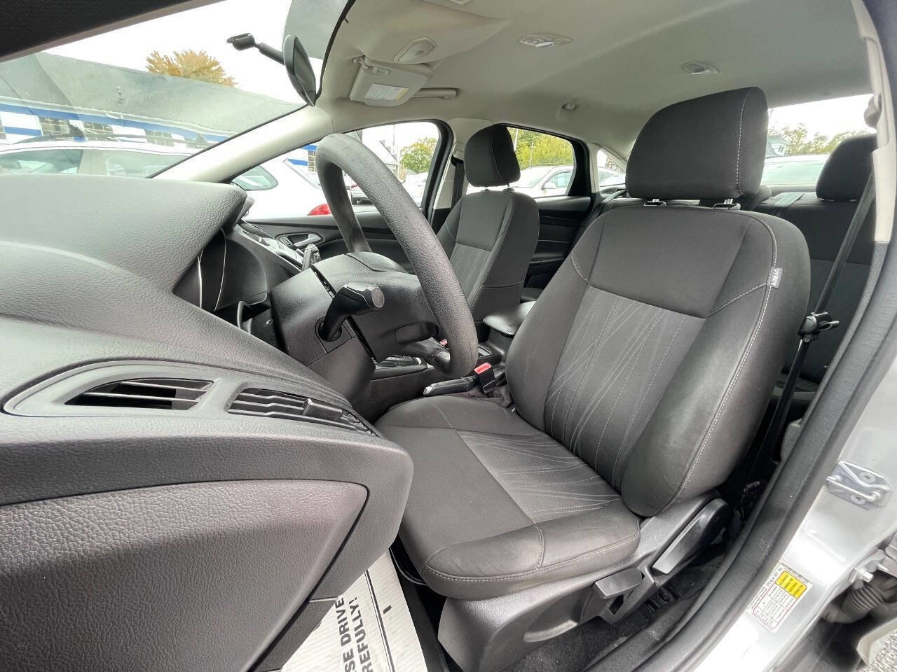 Used 2017 Ford Focus SE image 11