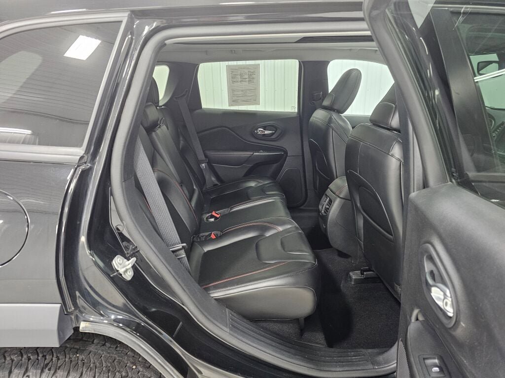 Used 2021 Jeep Cherokee Trailhawk w/ Sun, Sound & Nav Group AWD/4WD image 16