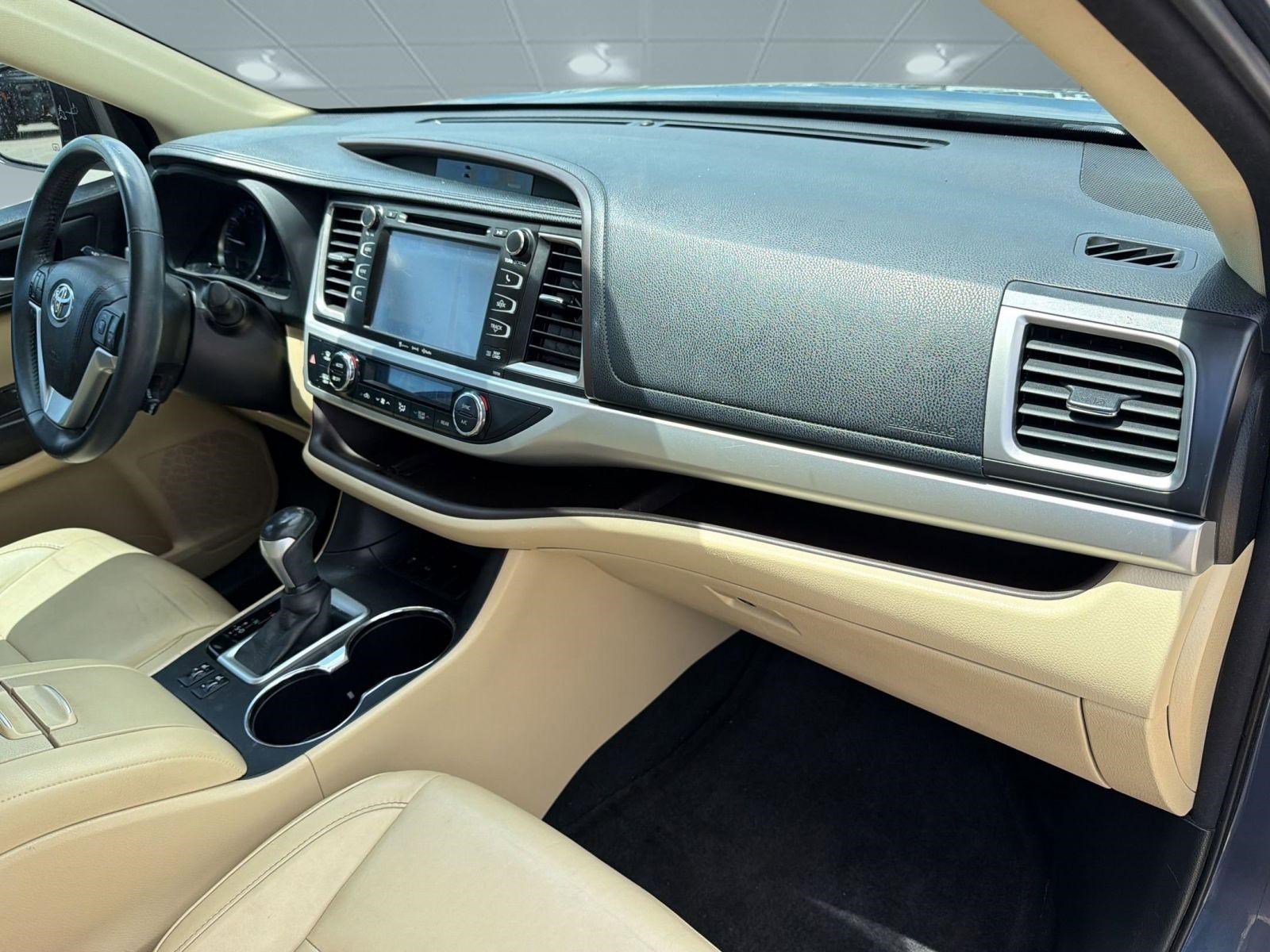 Used 2016 Toyota Highlander XLE FWD image 24