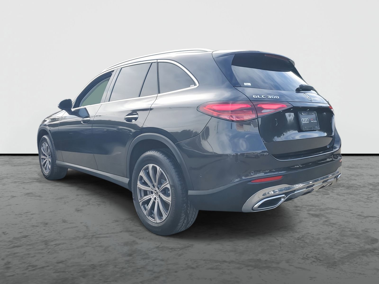 Used 2023 Mercedes-Benz GLC 300 4MATIC image 3