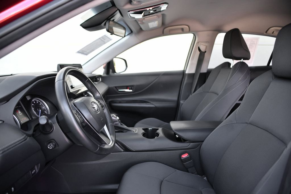 Used 2022 Toyota Venza LE image 19