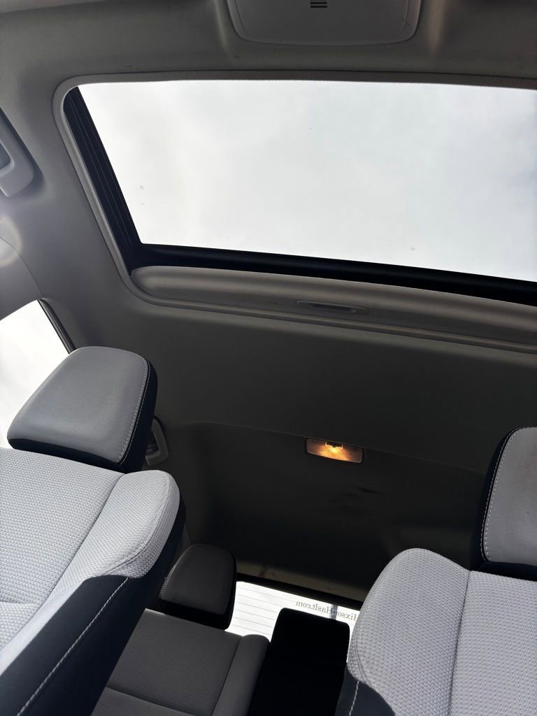 Used 2017 Toyota RAV4 XLE image 19