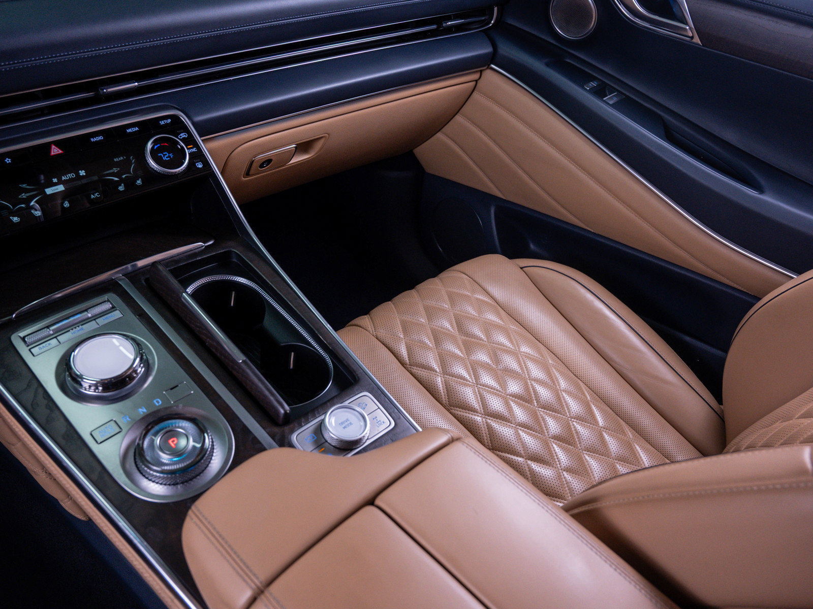 Used 2023 Genesis GV80 3.5T w/ Prestige Matte Package image 28