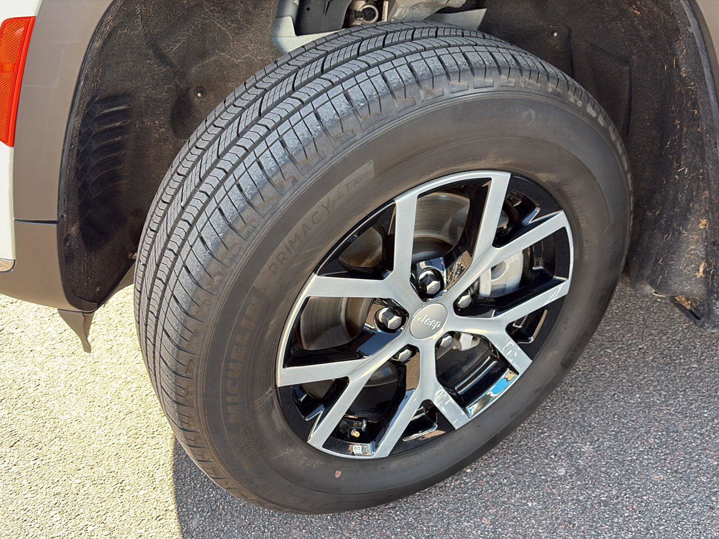 Used 2024 Jeep Grand Cherokee L Limited w/ Luxury Tech Group II image 8