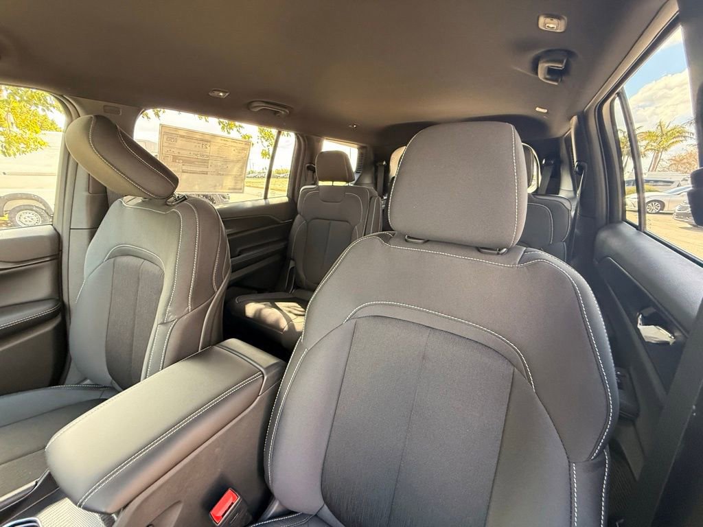 New 2026 Jeep Grand Cherokee L Laredo image 21