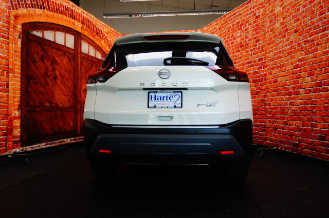 Certified 2023 Nissan Rogue SV w/ SV Premium B Package AWD/4WD image 9