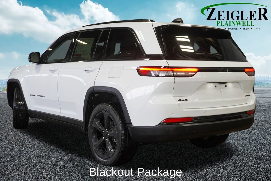 Used 2023 Jeep Grand Cherokee Limited w/ Luxury Tech Group II image 2