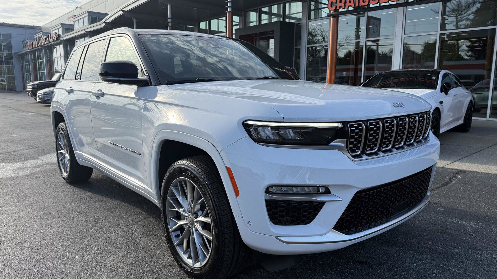 Used 2025 Jeep Grand Cherokee Summit AWD/4WD image 11