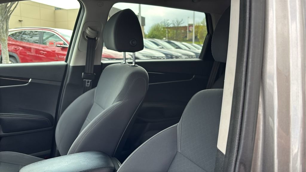 Used 2019 Kia Sorento LX image 26