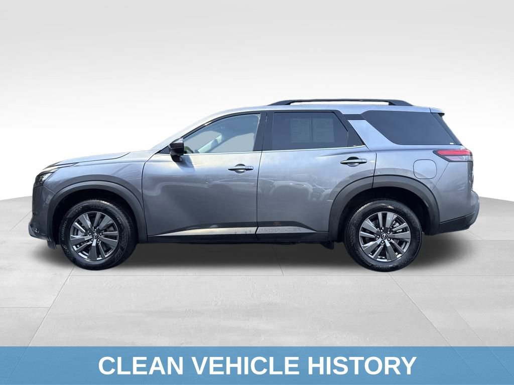 Used 2025 Nissan Pathfinder SV image 3