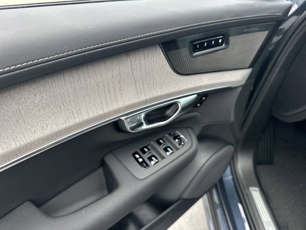 New 2026 Volvo XC90 B5 Ultra w/ Protection Package Premier image 16