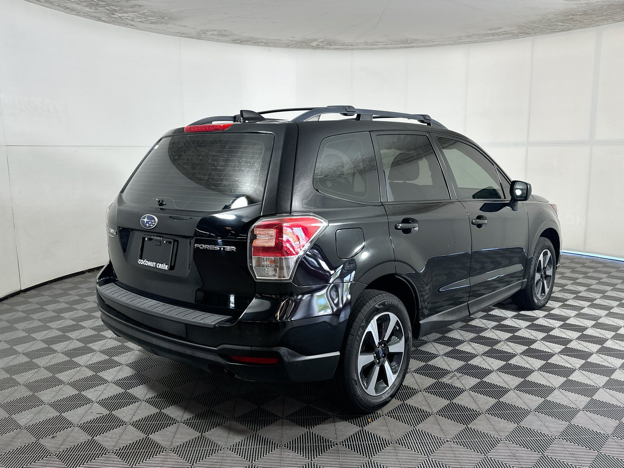 Used 2018 Subaru Forester 2.5i w/ Alloy Wheel Package AWD/4WD image 3