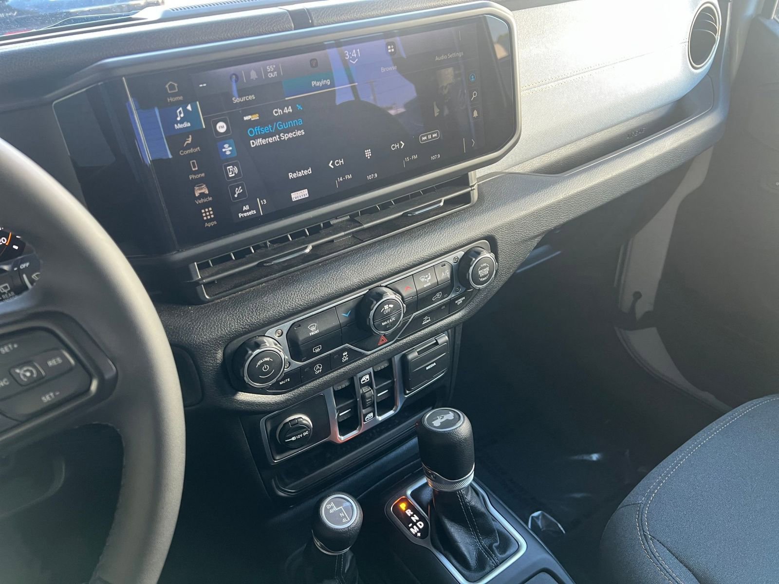 Used 2025 Jeep Wrangler Sport S image 17