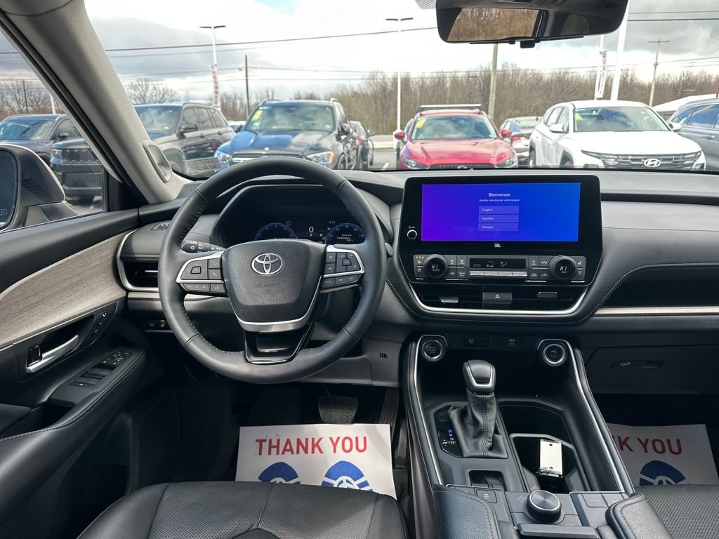 Used 2024 Toyota Grand Highlander Platinum image 17
