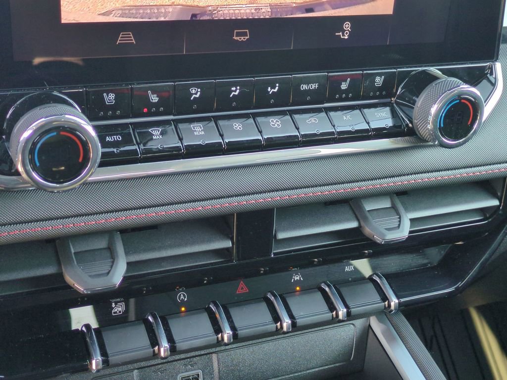 Certified 2025 Chevrolet Colorado Z71 w/ Z71 Convenience Package 2 image 31