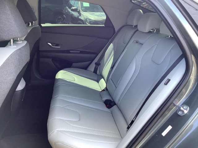 Used 2025 Hyundai Elantra Limited FWD image 25