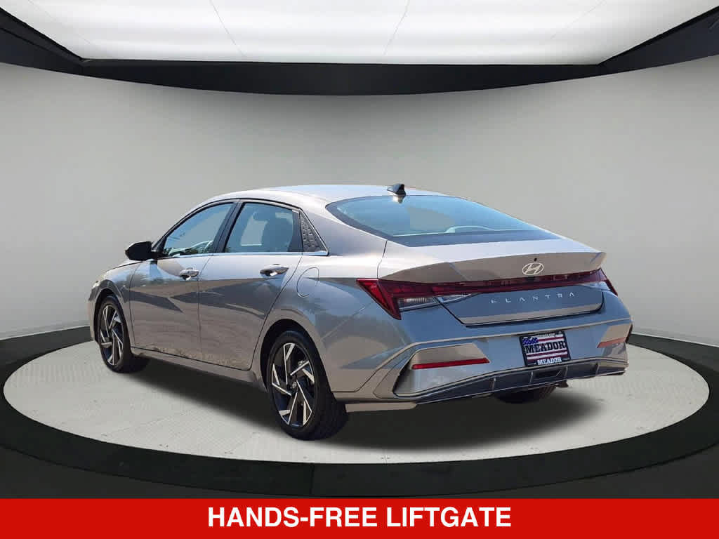 Used 2025 Hyundai Elantra SEL FWD image 5