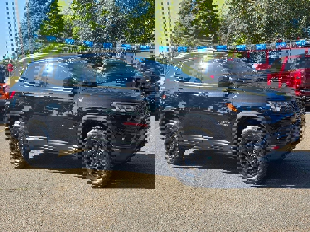 Used 2023 Jeep Compass Trailhawk image 32