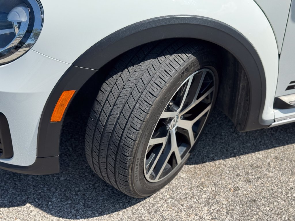 Used 2018 Volkswagen Beetle 2.0T Dune FWD image 37