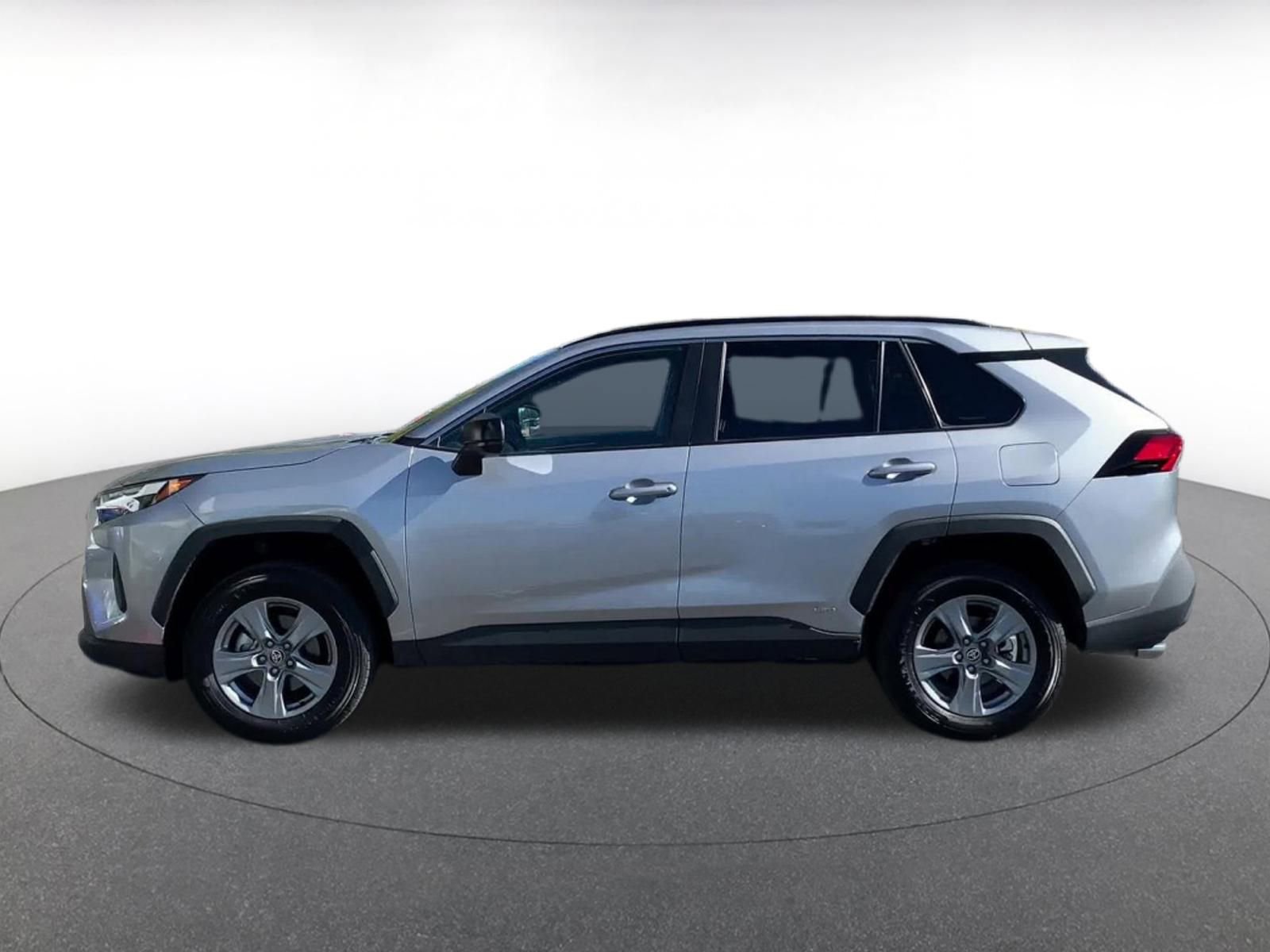 Used 2025 Toyota RAV4 LE image 9