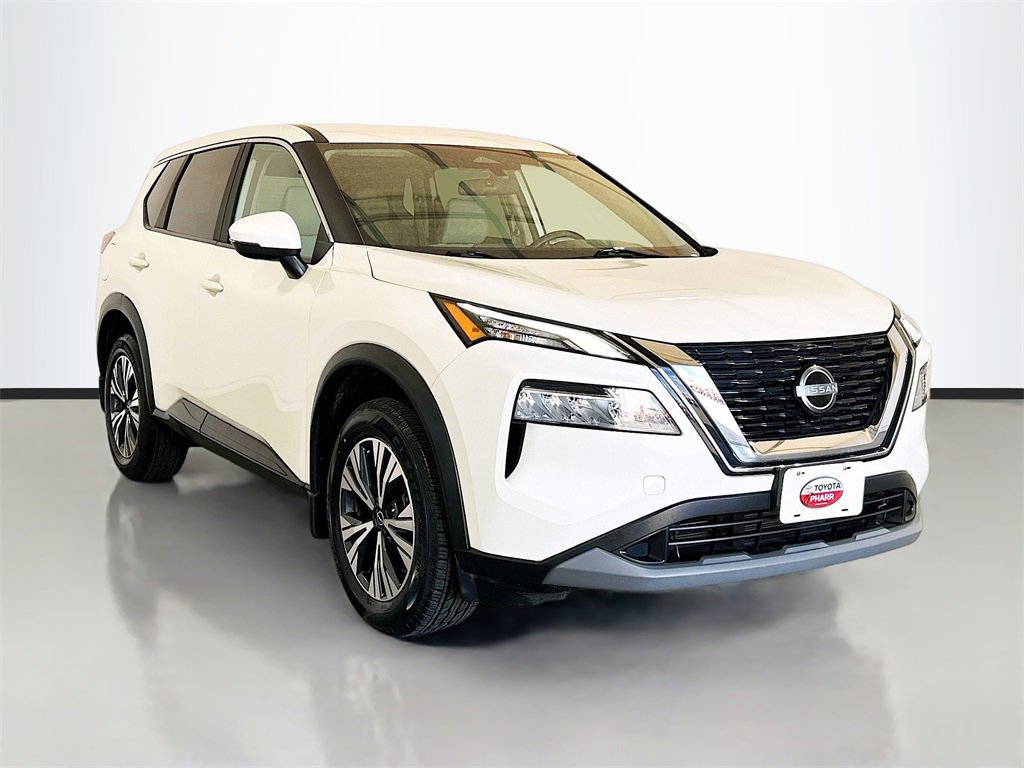 Used 2023 Nissan Rogue SV image 3