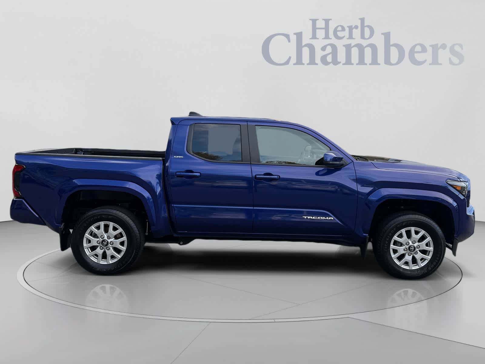 Used 2024 Toyota Tacoma SR5 AWD/4WD image 11