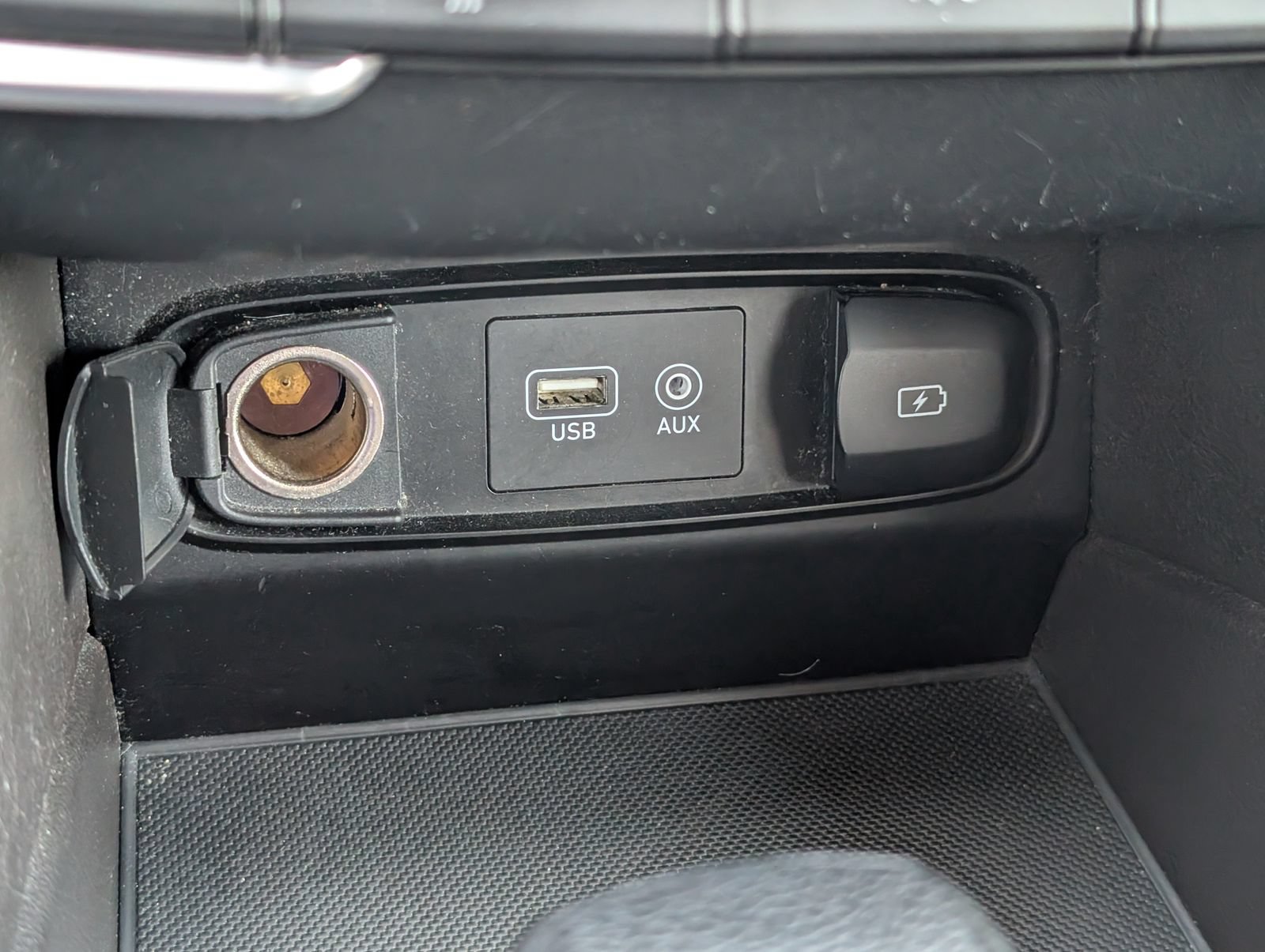 Used 2020 Hyundai Santa Fe SE AWD/4WD image 23