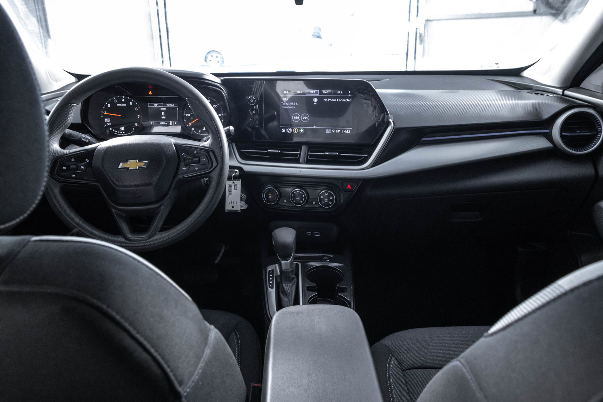 Used 2025 Chevrolet Trax LS w/ LS Convenience Package FWD image 23