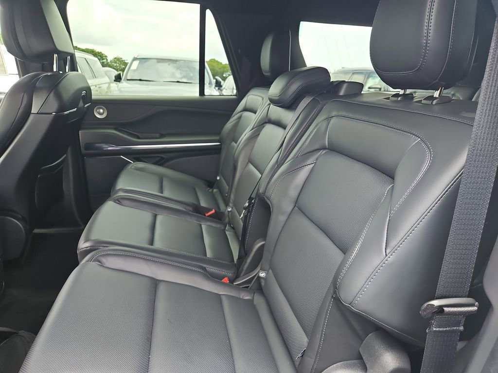New 2025 Lincoln Navigator L Reserve w/ Jet Appearance Package image 16