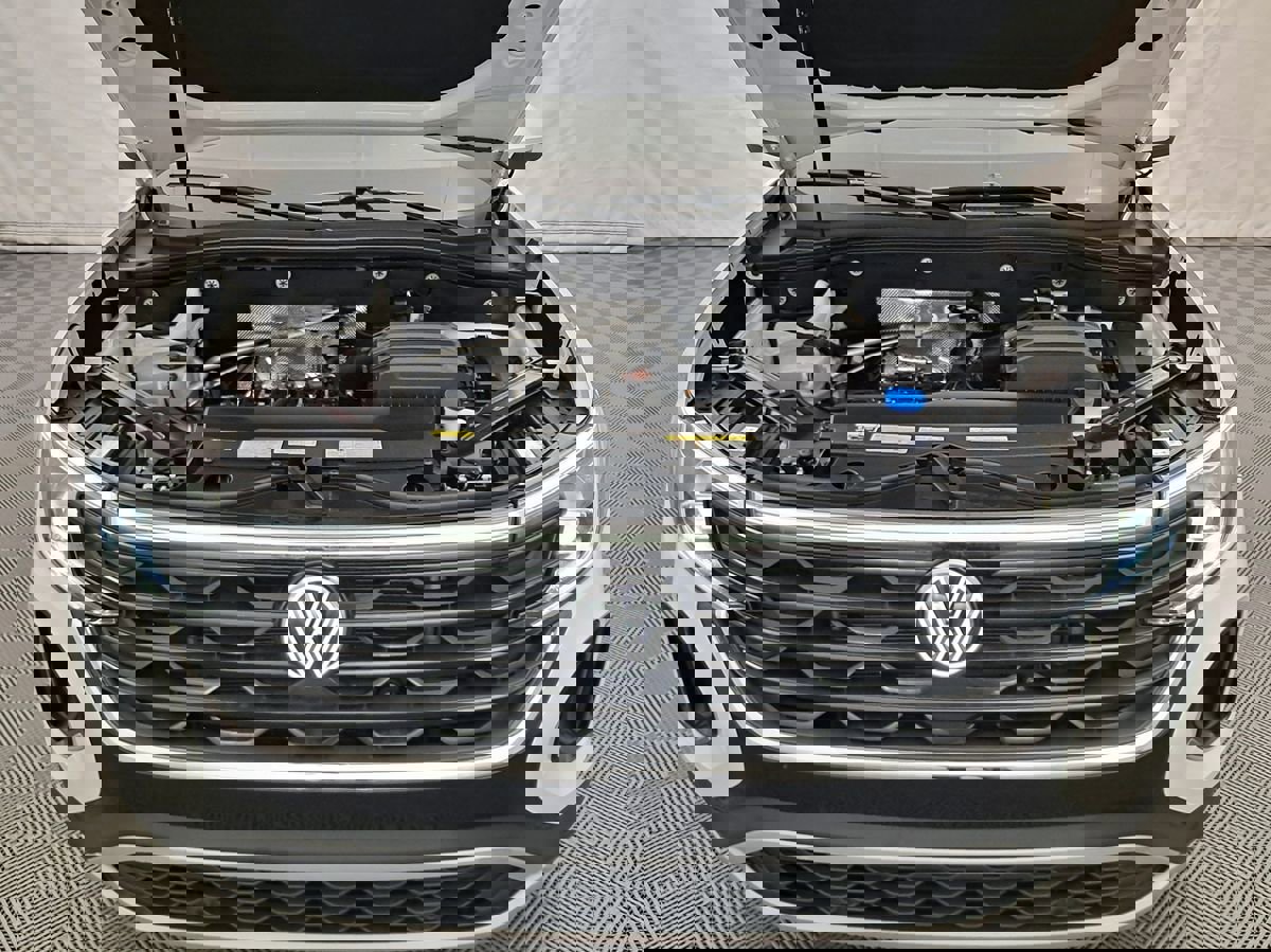 Used 2025 Volkswagen Atlas Cross Sport SE image 52