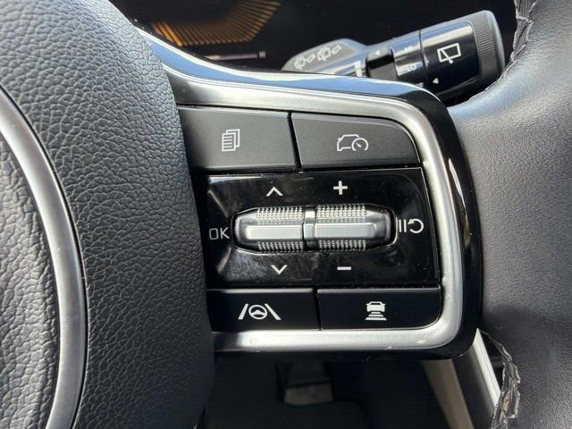 Used 2025 Kia Carnival FWD image 24