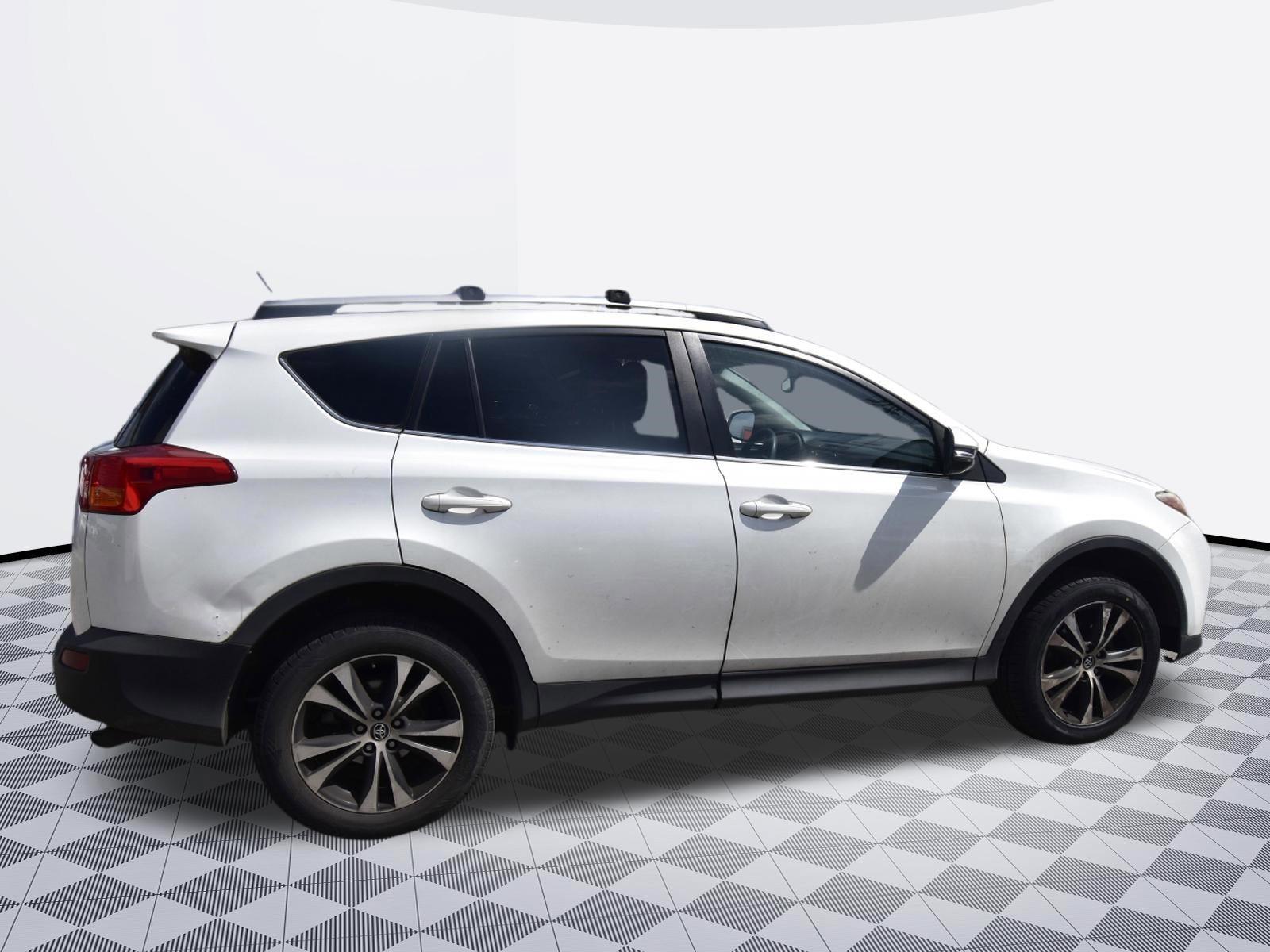 Used 2015 Toyota RAV4 Limited w/ Technology Package AWD/4WD image 7