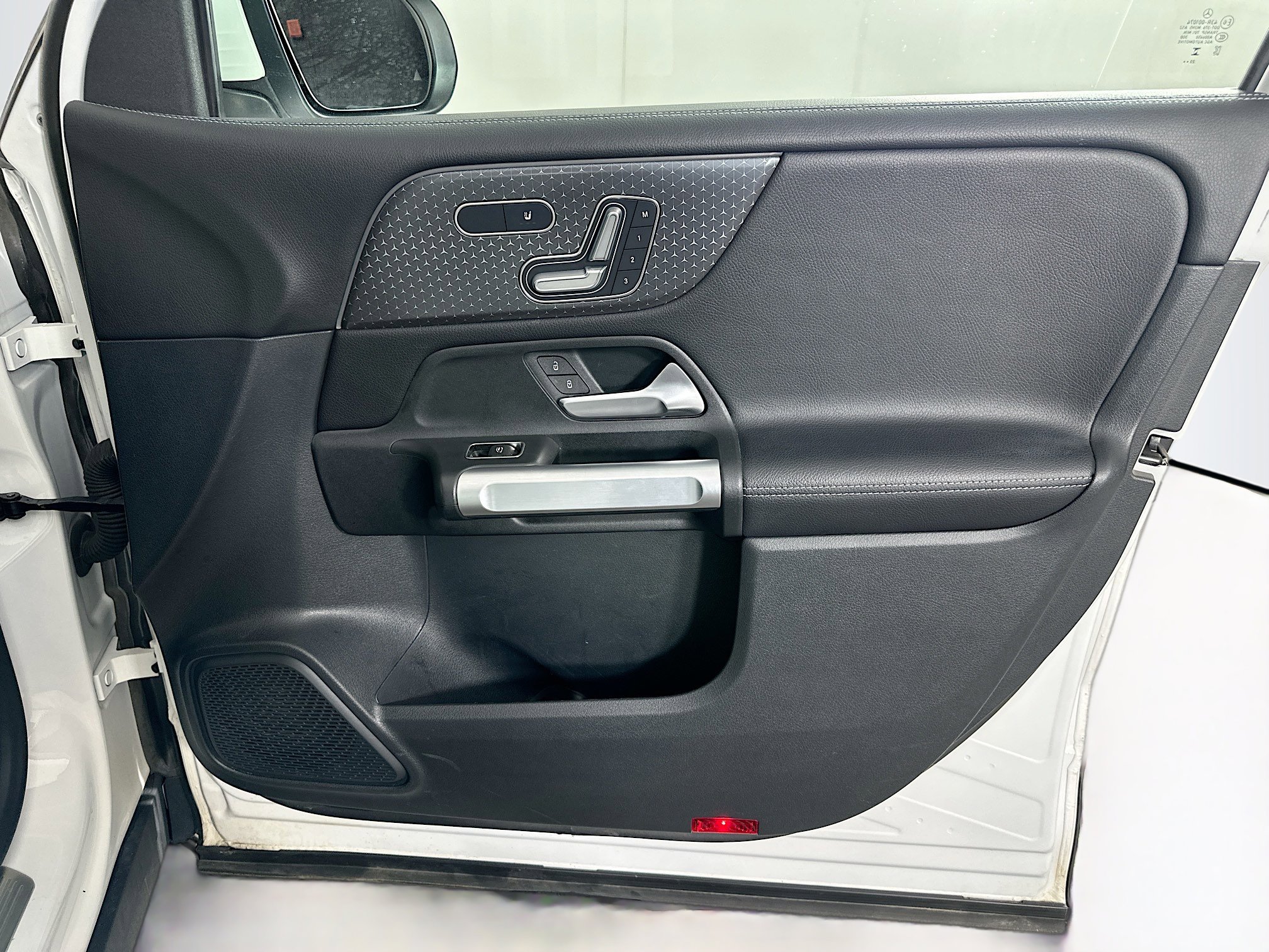 Used 2024 Mercedes-Benz GLB 250 GLB 250 image 31