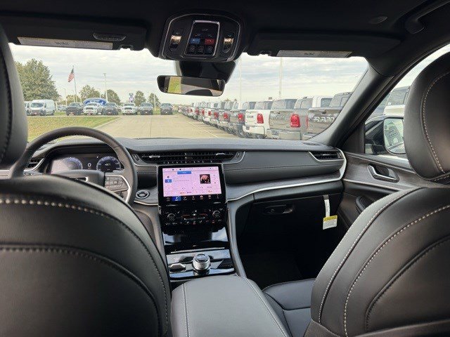 New 2025 Jeep Grand Cherokee L Limited w/ Trailer Tow Package image 31