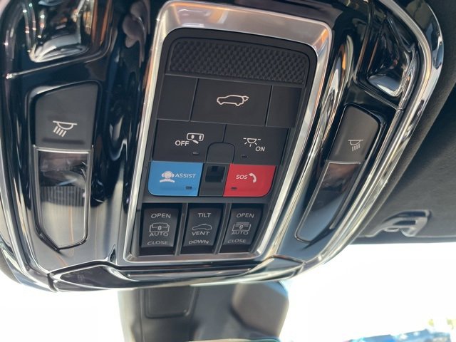 Used 2023 Jeep Grand Wagoneer Series III image 14